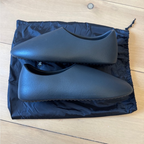Yeezy SL-01 Black